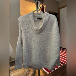 Renuar Women's Cream V-Neck Sweater